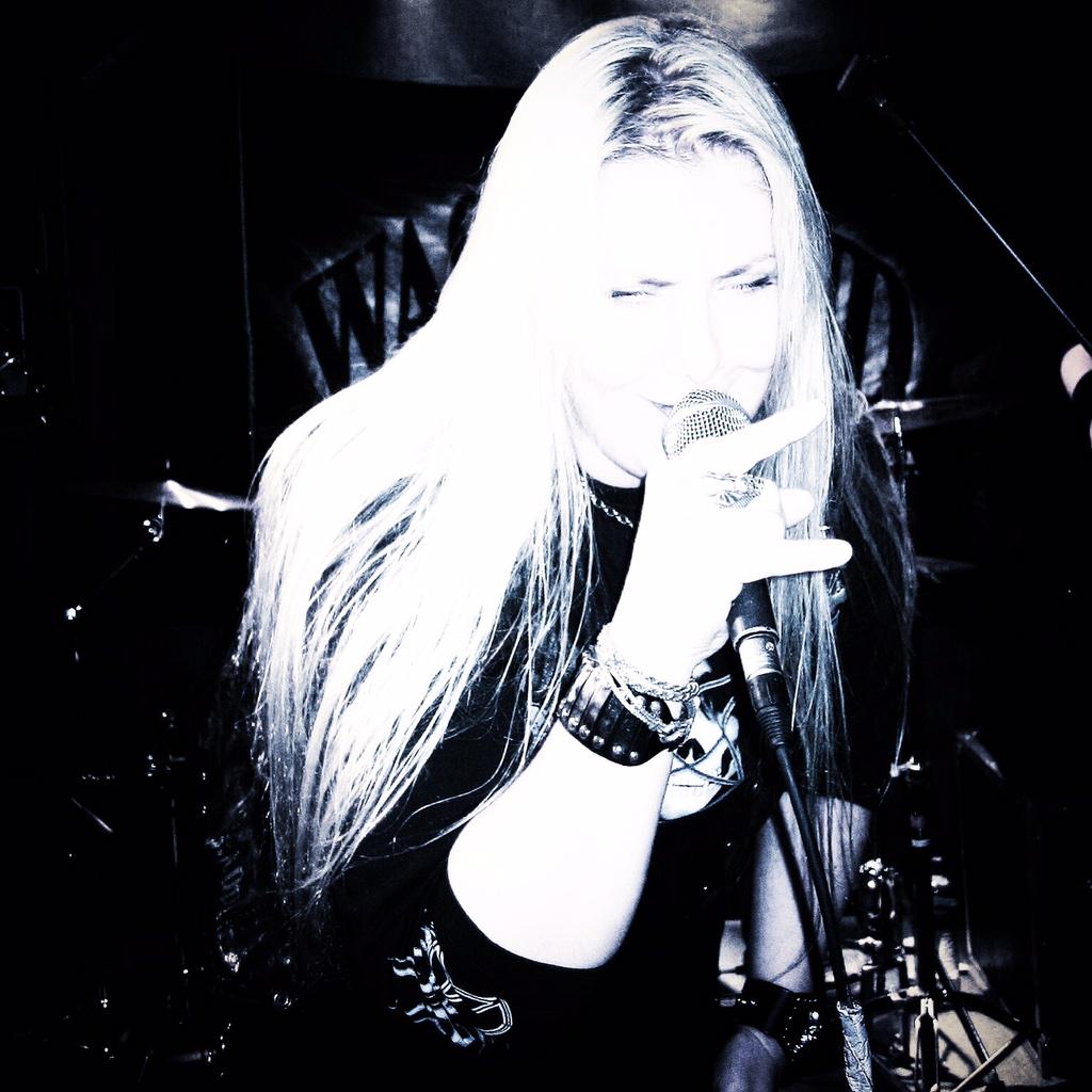 wastelandrocks's tweet image. #HeavyMetal #HornsUp #MetalMusic #FemaleFrontedMetal #WomenInMetal #Singer #Vocalist #TBT