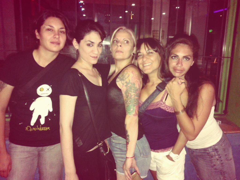 JessCe13's tweet photo. #pool #conchudas @MoriMantra @Lauri7a_ @yula1977 @bethza79 http://t.co/oMdgiB3lLx
