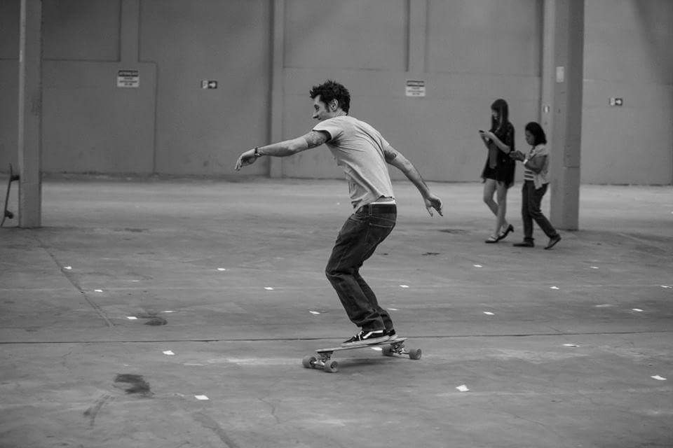 nareza214's tweet photo. "@fcdinhoourop: Dinho andando de skate, as garotas ficam loucas haha, sdds Dinho.
@dinhoouropreto http://t.co/x1laXVDl1e"