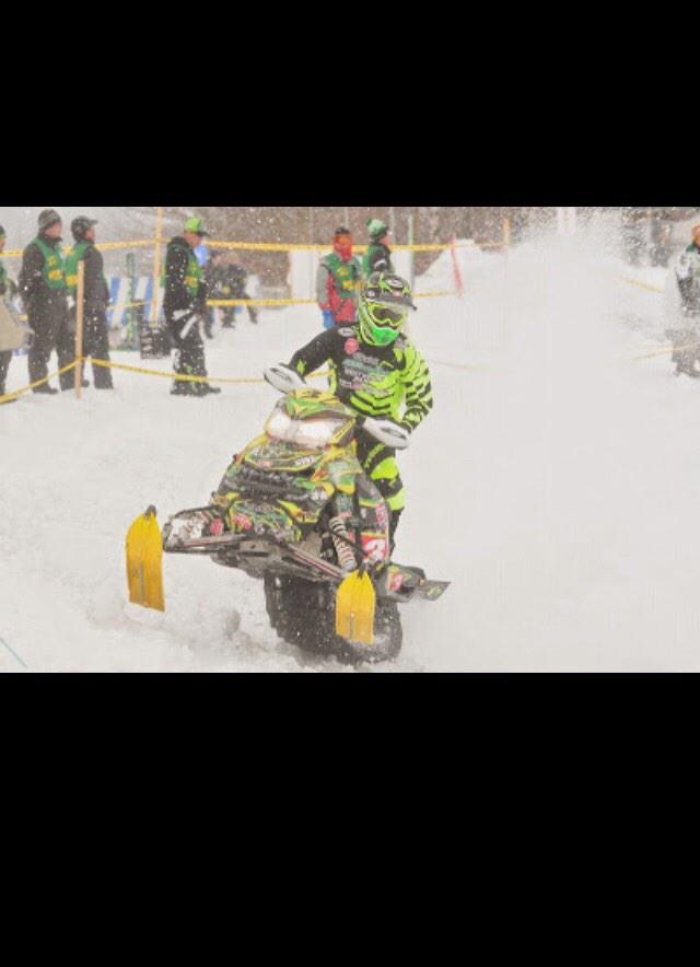 snowmobile_bot's tweet photo. 全日本スノーモービル選手権第3戦真狩大会終了！！！
スーパークラスは#7 松野選手がピンピンの総合優勝！！
#3の関選手もヒート1、ヒート2共に2位の総合2位でした！
#1佐々木選手はノーポイント⁈ 
ポイント争いはどうなったんだ！ http://t.co/NyBqZ5Ggpm
