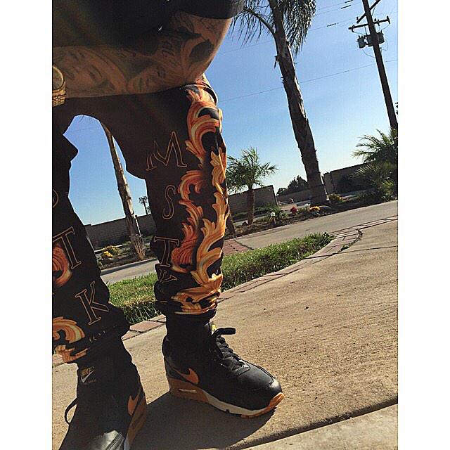 HiToneValenz's tweet photo. Palm Trees x Telephone Poles x Tattoos and 90's on the soles. #MSTKN #TFCTMBH #GotSalsa http://t.co/0EZJqJOlZ1
