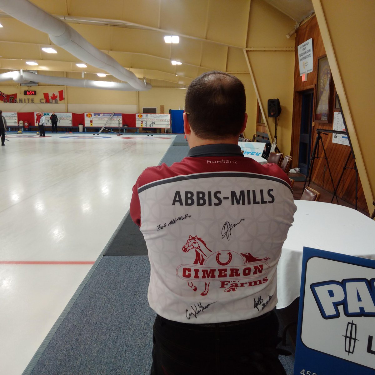 sliver_anthony's tweet photo. @BowieAbbisMills @RunbackApparel think I wore it better. http://t.co/51lGsCslr8