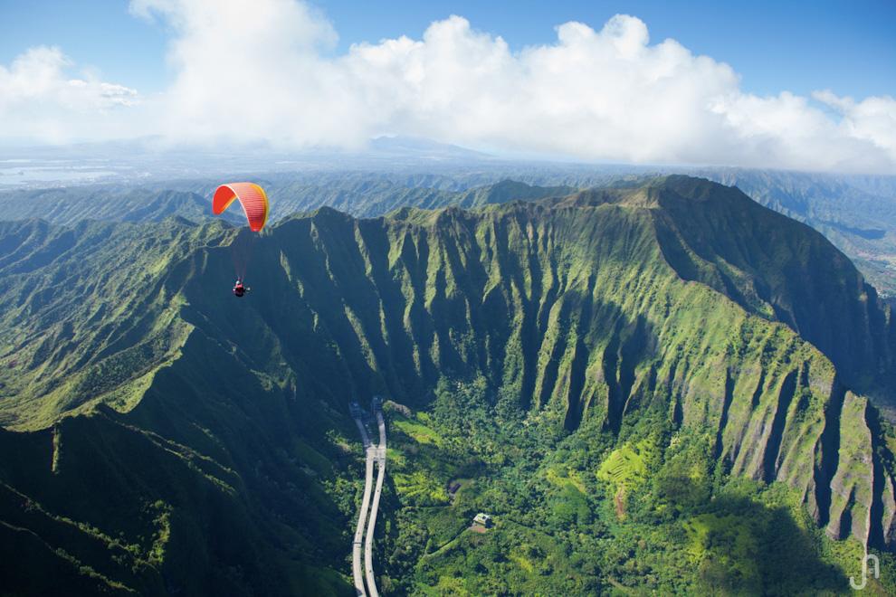 This week on unrealhawaii.com. Paragliding in Hawaii by Jorge Atramiz unrealhawaii.com/2015/02/hawaii…