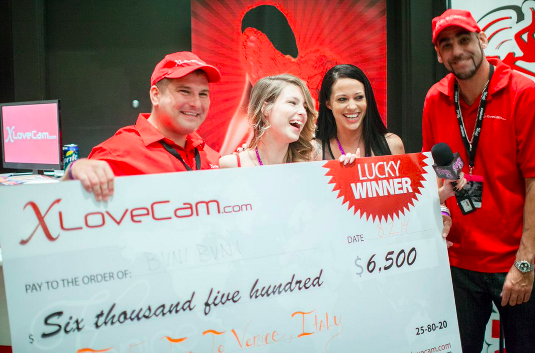 CamConOfficial's tweet photo. The best pics ever! When @BuniBuniMFC won a free trip to Italy thanks to @xlovecam #industryday #camcon2014 #mfc http://t.co/MhWrUhgbGc