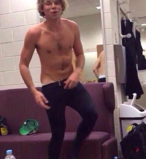 <a href="/MrAsht0n5S0S/">Banana Hammock</a> :D YOU ARE SO ATTRACTIVE