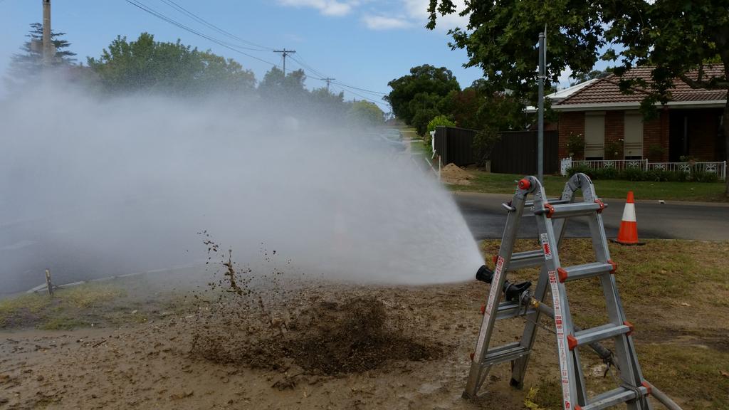 johnv604's tweet image. Gas leak cnr Paine and Dight Sts Albury 
Please keep clear of the area.