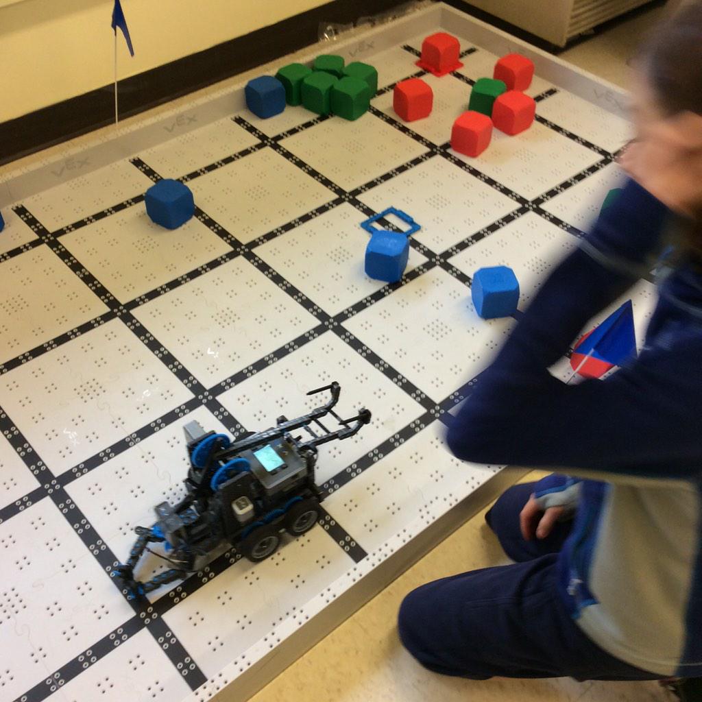 spsinsttech's tweet photo. K-5 Stem students work with Lego robots to move cubes.
@spsinsttech @seapubschools #k5stem@ http://t.co/GtAbcij6PU