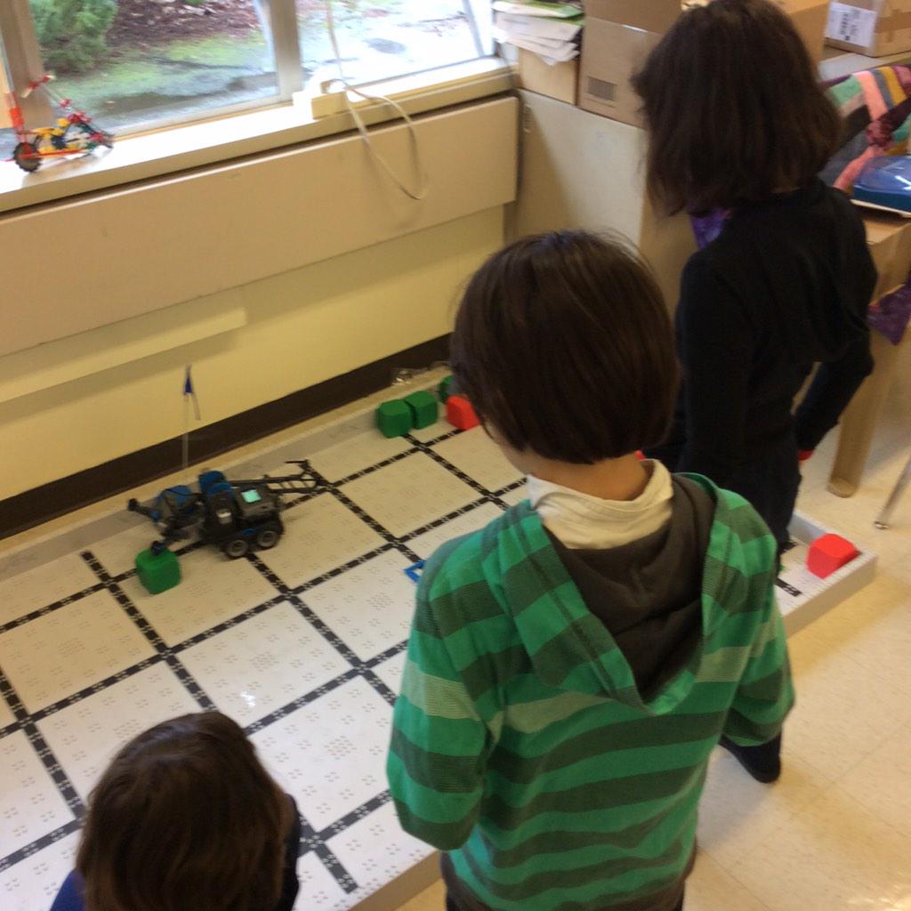 spsinsttech's tweet photo. K-5 Stem students work with Lego robots to move cubes.
@spsinsttech @seapubschools #k5stem@ http://t.co/GtAbcij6PU