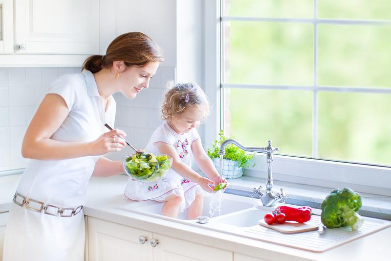 LikeTheyKnowUs's tweet photo. "All of our produce is locally sourced, organically grown, and then sink-infused with toddler feet." #yum http://t.co/sGs1Q6uFZw