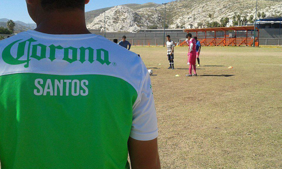 guiskyy's tweet photo. Güisky trabajando con la escuela del santitos en la compresora #GuiskyPublicidad #Santitos #Guerreros http://t.co/AINZ5pDNSB