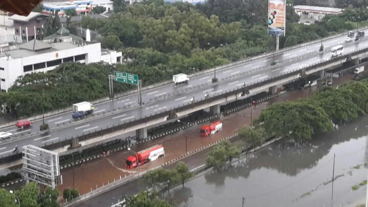RT <a href="/polala89/">polala89</a>: 08.11 Imbas banjir di Jl Yos Sudarso, spd mptor di arahkan ke Tol Wiyoto Wiyono.