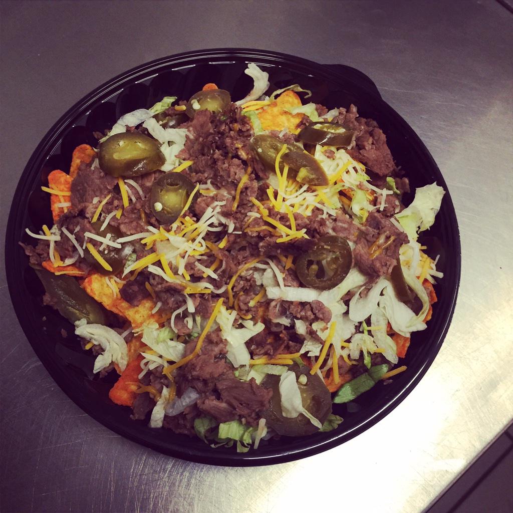Adi_Stamatis730's tweet photo. Stk nachos w/ Doritos for dinner! π yum!! #notasubwayproblem #foodmakesmehappy #fatgirlprobs @WorkAtSubway http://t.co/AJ1mgcUoXS
