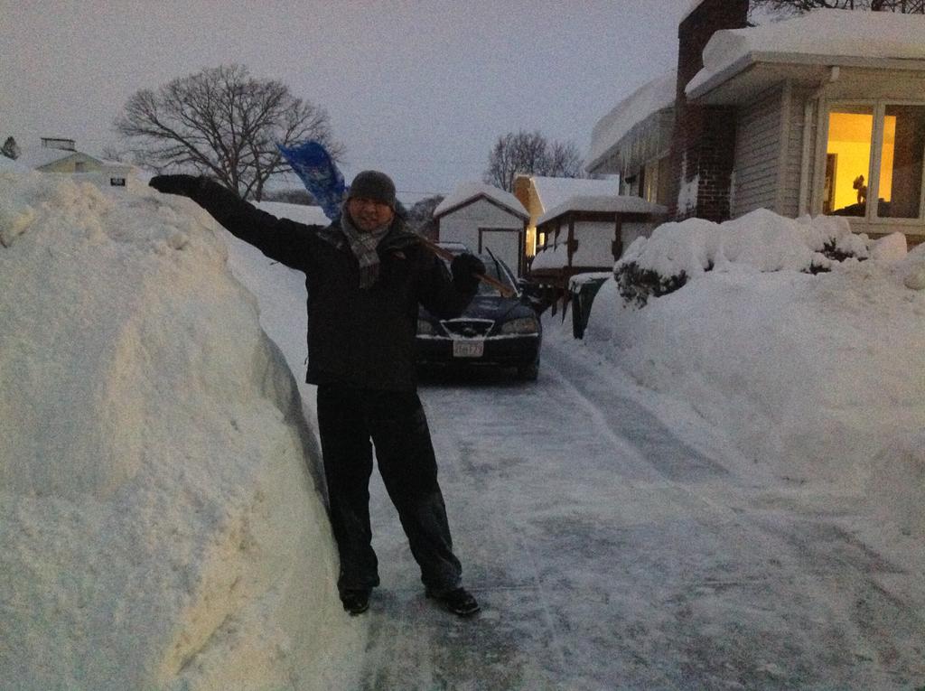 4oem_llc's tweet photo. We are getting more tonight and down the week

It is urgent: I need a snow squeezer! http://t.co/kZY3Zjvt0I