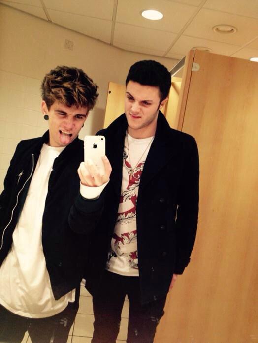 _JakeSimss's tweet image. sims &amp;amp; beales

Late night banter