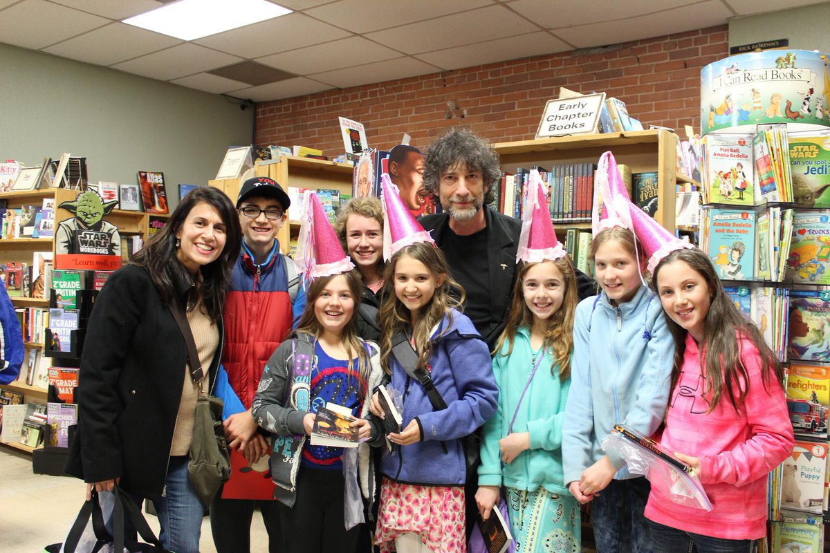 mathgeek713's tweet image. Still so thankful to @neilhimself - gracious beyond measure! 
Amazing people @OFirehouseBooks - fan 4 life