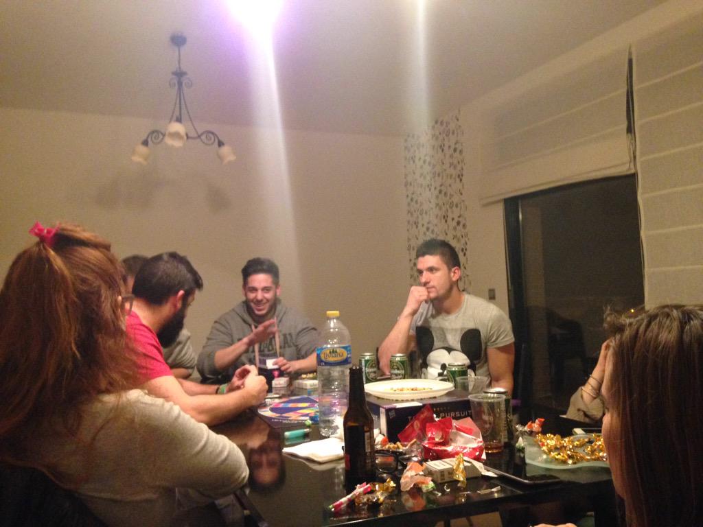 KoryAham's tweet photo. #trivialeterno @JuandDio @dieguitopow1985 @paquitochefff @MarioguerraC @mariaacl93 @virdgy @malu89303 @alexromu88 http://t.co/5TlCXz0jSc