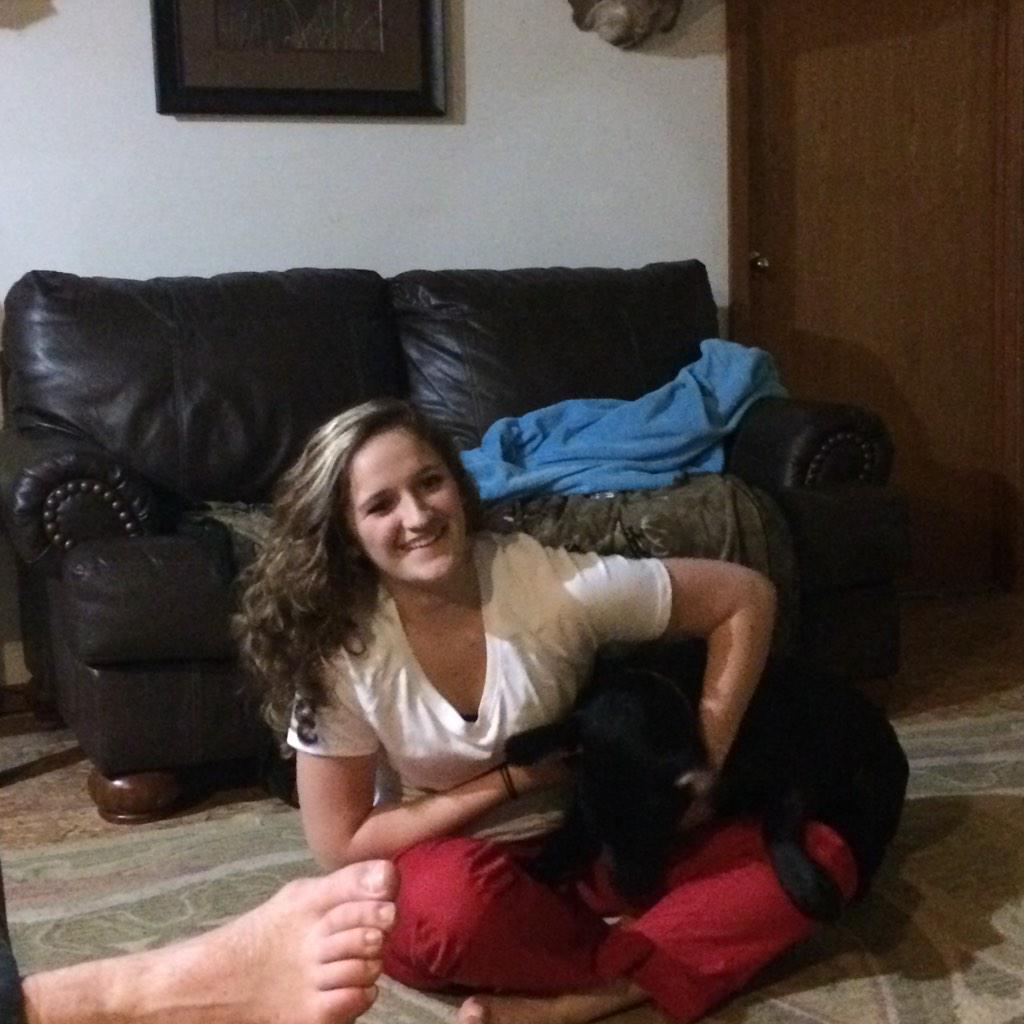 Alyssa2122's tweet photo. Puppy love, is the best love.❤️🐶 #RavenBaby http://t.co/bOi9WGhMvI