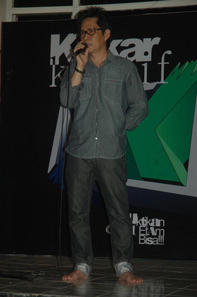 Hbd bapak Keren dan Kece ini, semoga makin sukses, panjang umur dan tercapai semua cita2'nya amiinn({})