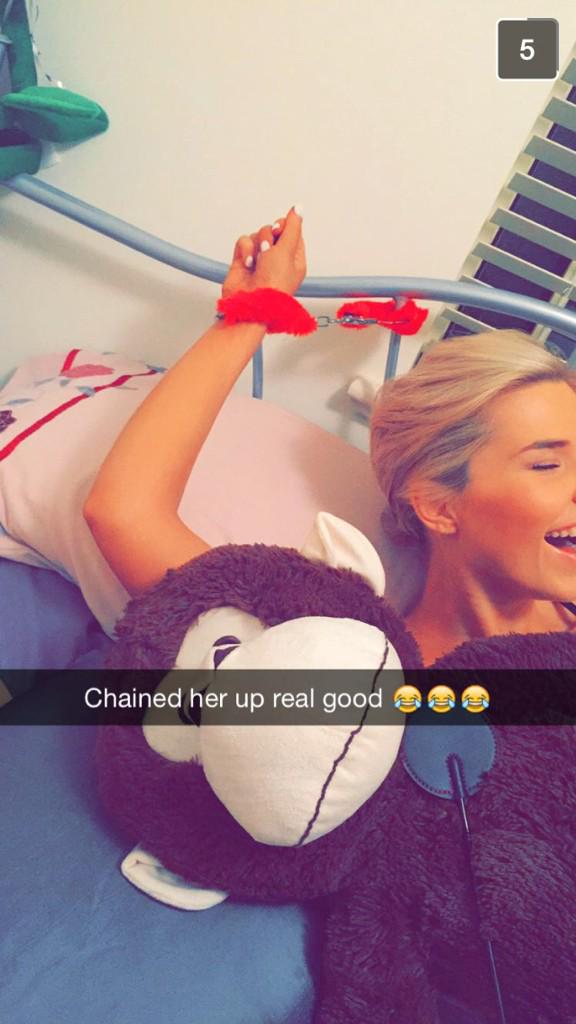 TLT37's tweet image. When your friends handcuff you to the bed whilst cuddling a giant monkey 😳😂