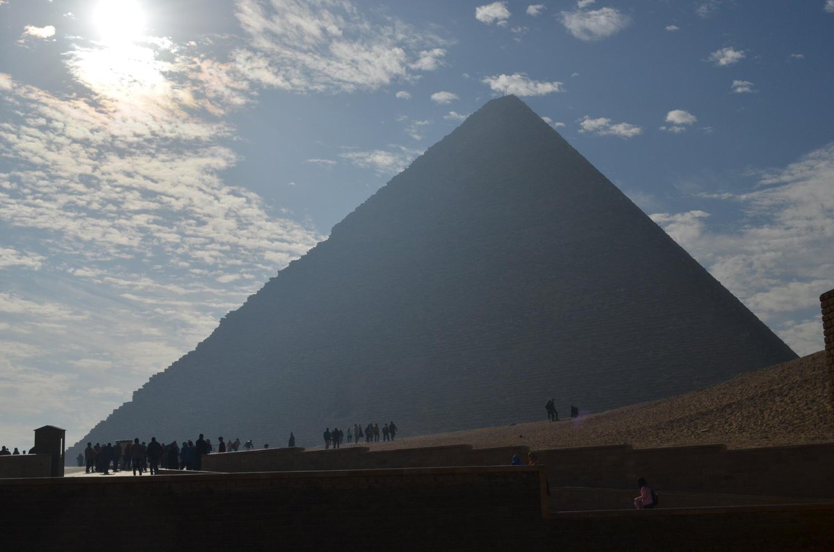 InshapeEgypt's tweet photo. Noha est de retour depuis 2 jours. Voici quelques photos de son séjour aux pyramides! http://t.co/6ERLNK8BLO