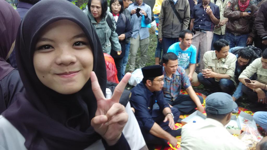 <a href="/ridwankamil/">Ridwan Kamil</a> <a href="/Robymahyuda/">ROBY MahyudaH</a> <a href="/PutriiAchyn/">Aurora</a> <a href="/cherlinekp/">Cherline Putri</a> #nebengselfie
