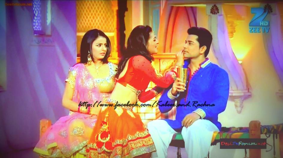 ZehnaseebFandom's tweet photo. Jealous Rachu.... #Holi #throwback #sslk #rabir♥♥ http://t.co/q0UJKYRhUt