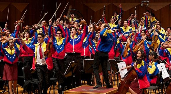 ¡Un Bravo!porque ya no somos petroleo y mujeres bonitas somos una orquesta en cada rincón del país #ElSistemaCumple40
