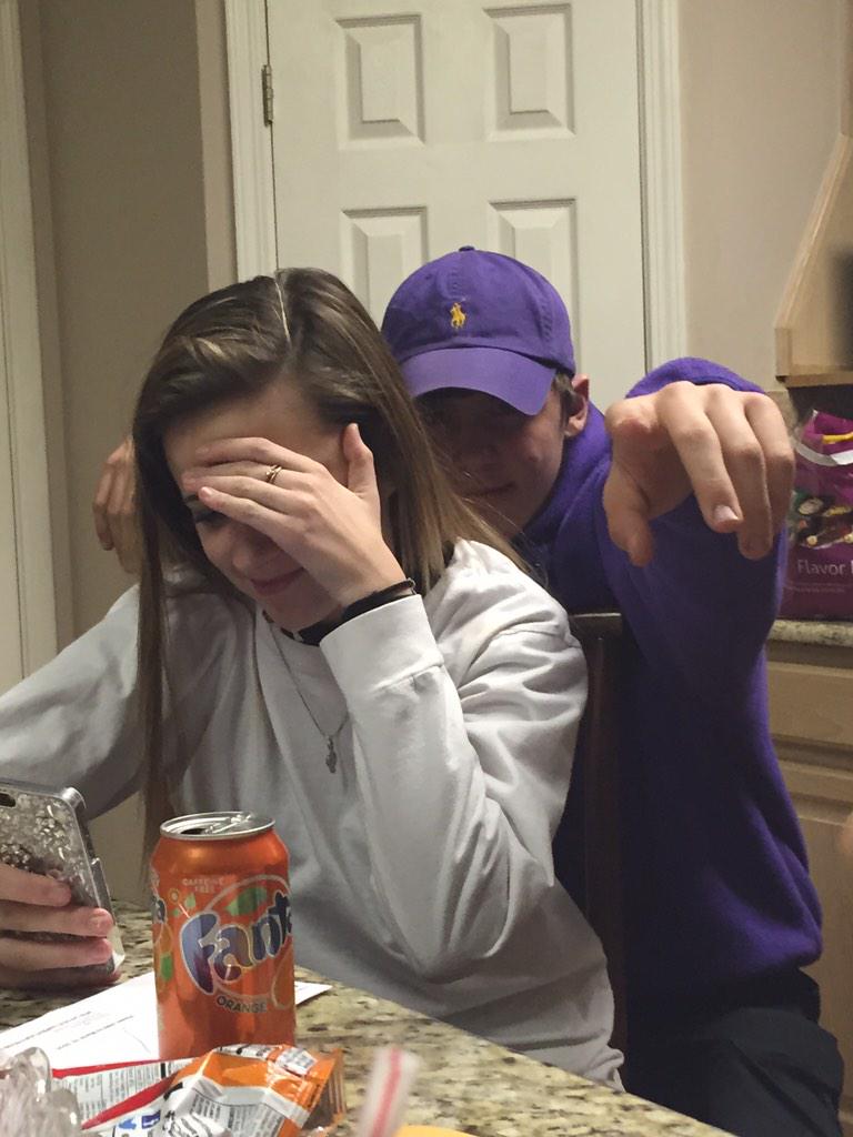 PJacobl's tweet photo. *when you see you ex in public* http://t.co/UoIvdU9u19