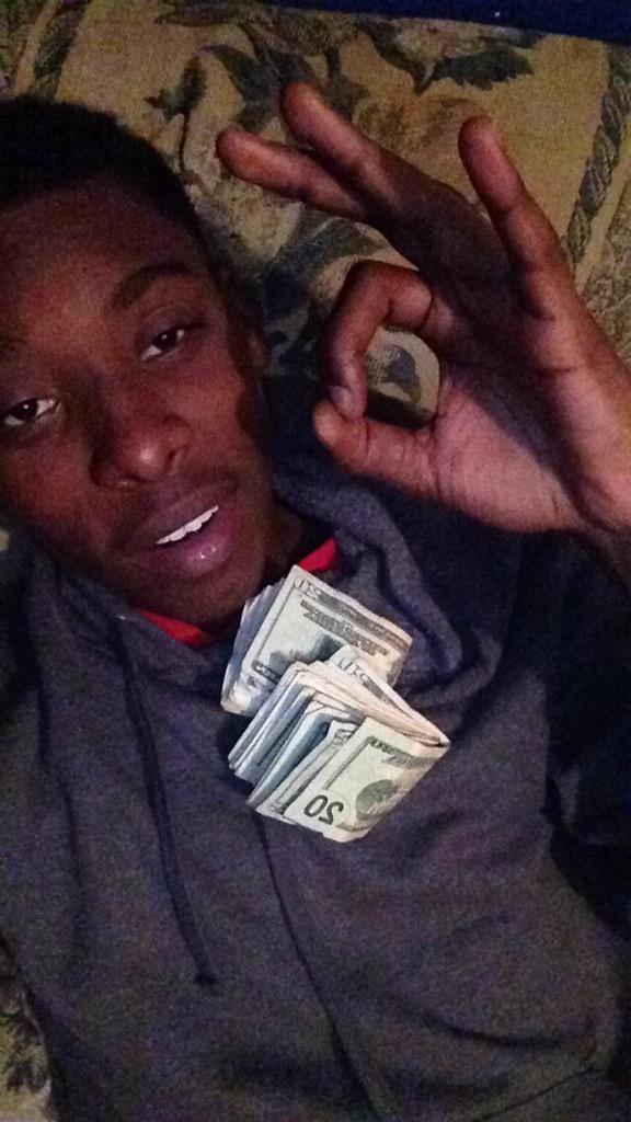 Take_It_Rayyyy's tweet photo. @grind2eat28_ ๐ฐ๐๐......#Samlyfe shit http://t.co/wBK3grZBHC