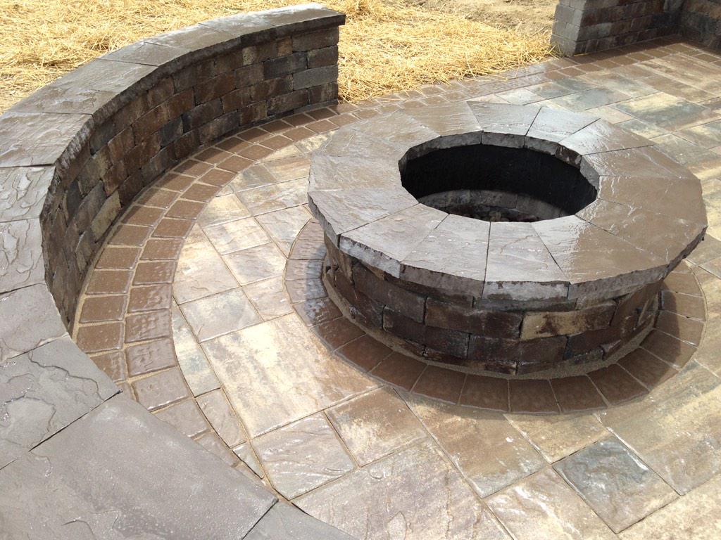 iMowGroup's tweet photo. Another @CambridgePavers #patio and custom #firepit we designed and installed. #custom #attentiontodetail #iScape http://t.co/6teDXJex0w