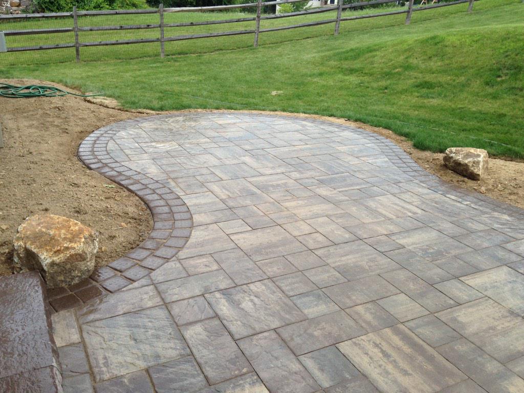 iMowGroup's tweet photo. Another @CambridgePavers #patio and custom #firepit we designed and installed. #custom #attentiontodetail #iScape http://t.co/6teDXJex0w