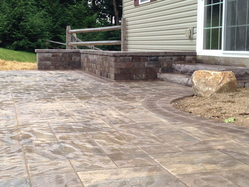 iMowGroup's tweet photo. Another @CambridgePavers #patio and custom #firepit we designed and installed. #custom #attentiontodetail #iScape http://t.co/6teDXJex0w