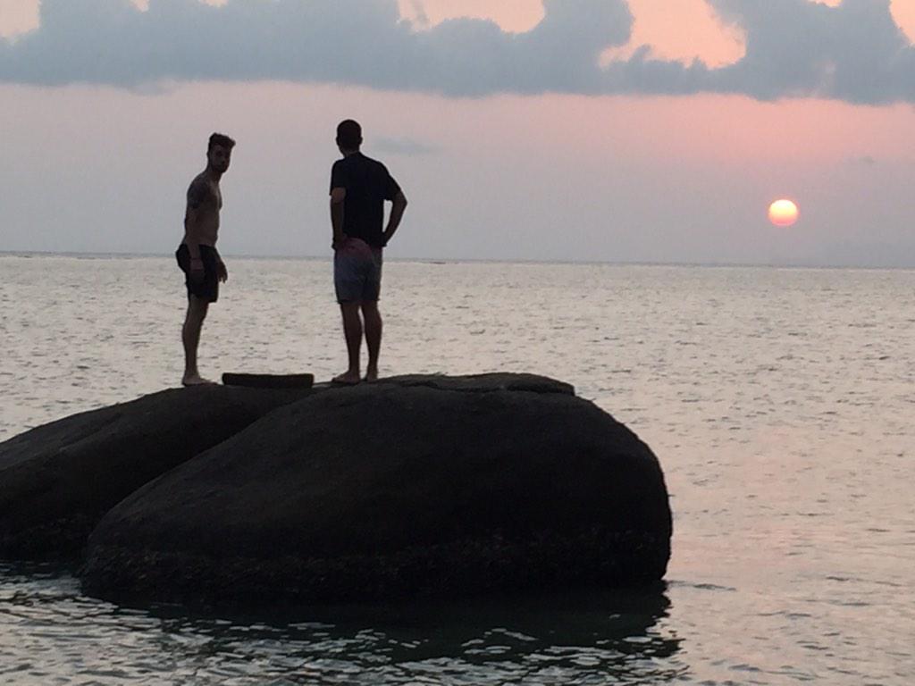 Austinodea's tweet photo. Goodbye Thailand. I'll never forget you but I sure wish I could remember you #blacked #wayyyyup #blessed http://t.co/1wZX510PJ9