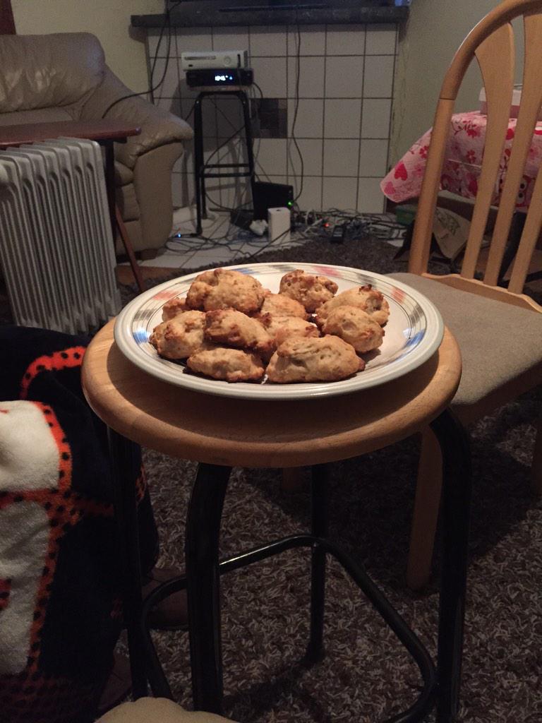 BananaScones's tweet photo. OMG JUST ACCIDENTALLY MADE BANANA SCONES. OMG. OMG. OMG. #feelingmeta http://t.co/iHLpS3Yl8y