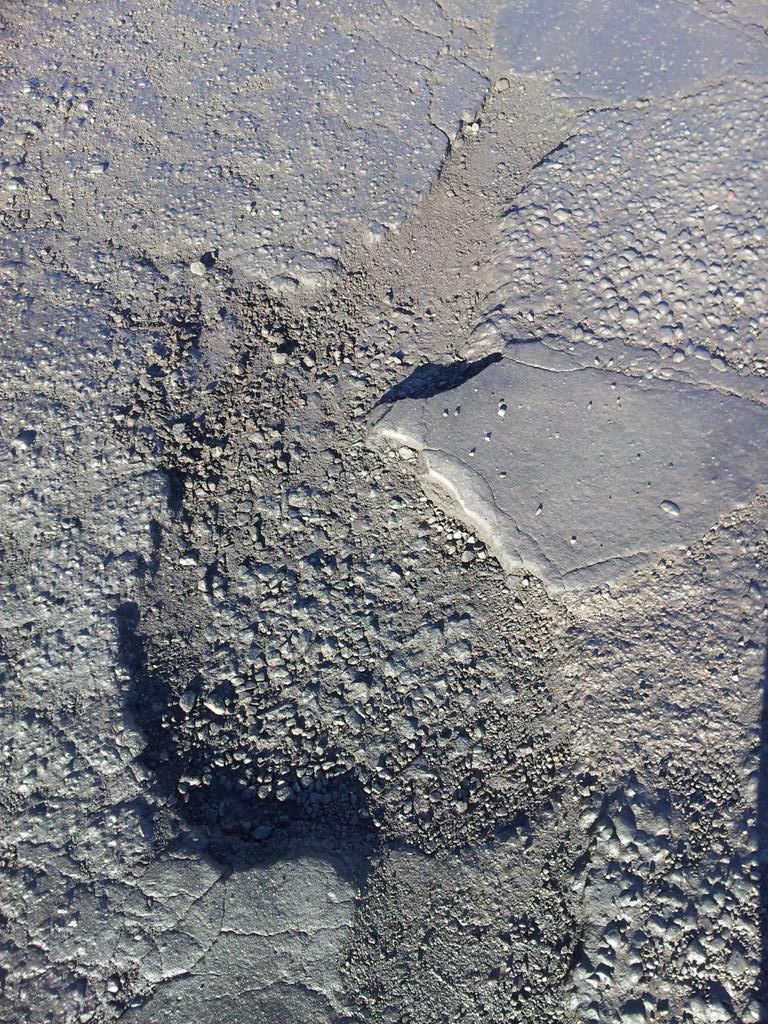notedinnews's tweet image. But first a #potholechallenge where is this funny shaped pothole??? #NEEN