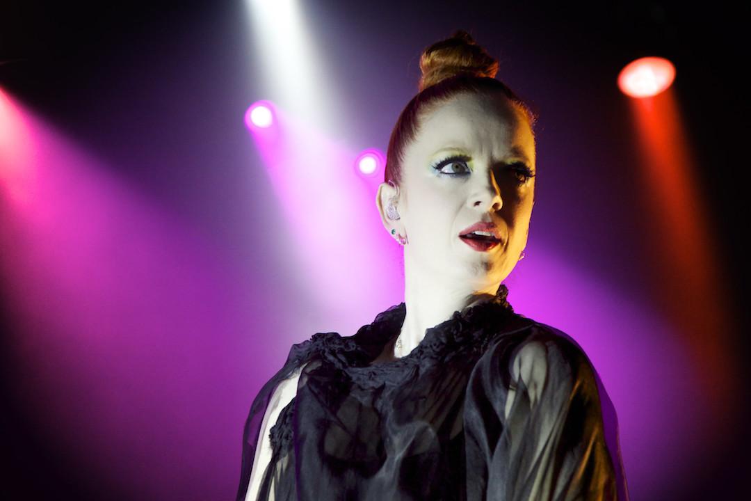 thumbs up!“<a href="/THR/">The Hollywood Reporter</a>: #Grammys: Garbage Singer Shirley Manson Slams "Complete T--t" Kanye West thr.cm/AtF5xe ”