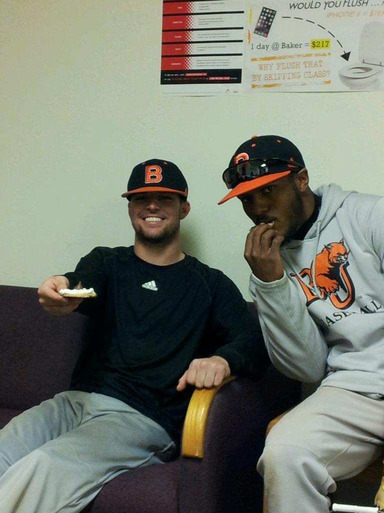 BakerU_NLC's tweet photo. Our residents had a blast at cookie decorating tonight!  #BUResLife #BTID http://t.co/fwtmBxBlob