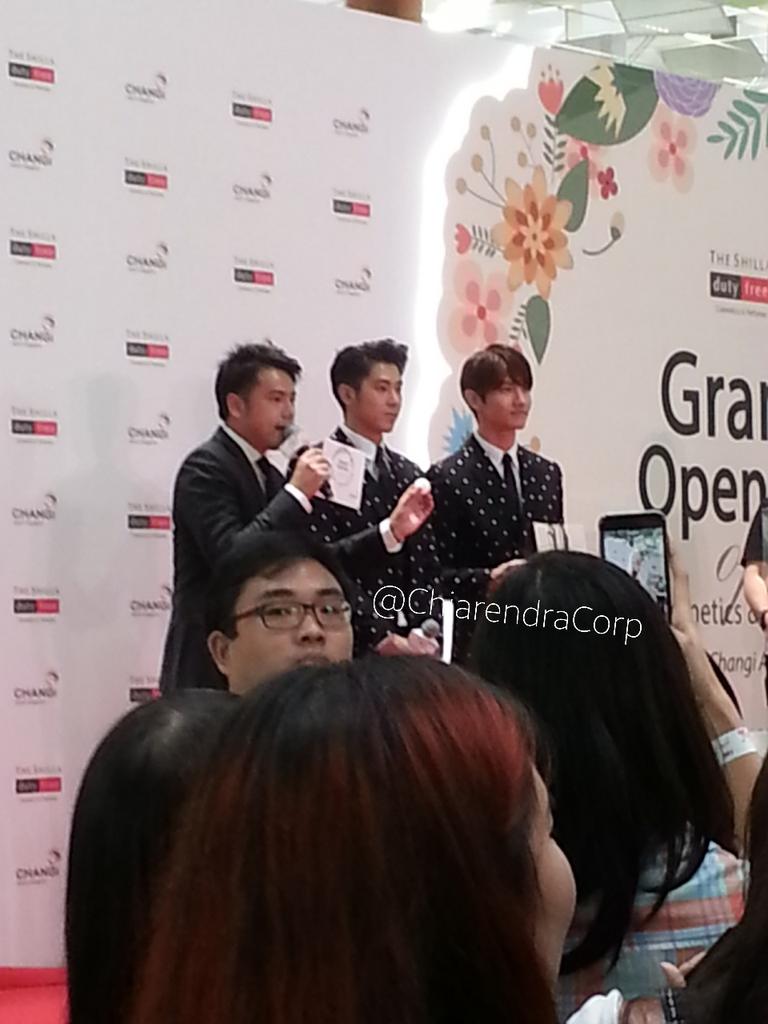 ChiarendraCorp's tweet photo. 150210 TVXQ Shilla Fan Event. Yunho looks so handsome &amp; Changmin smile all the time #TVXQinSingapore #ShillaDutyFree http://t.co/vMliCqD7Gt
