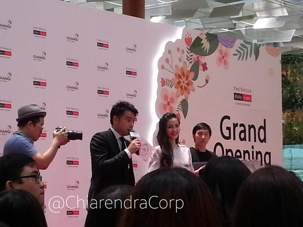 ChiarendraCorp's tweet photo. 150210 Angela Baby during Shilla Fan Event #TVXQinSingapore #ShillaDutyFree http://t.co/dWreyFcUIi