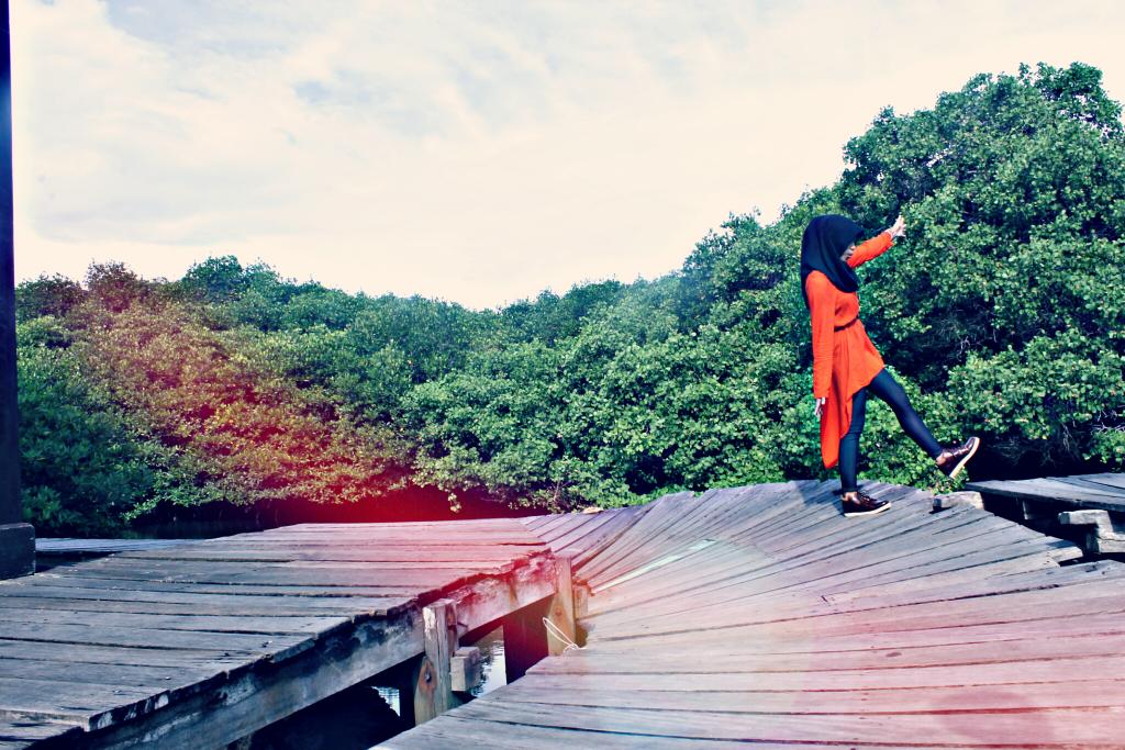 FadilahP's tweet photo. Knp nak? "@prstiwiddaa: Huaa mmy"@FadilahP: Mangrove Forest Conservation, Bali http://t.co/r7D1xCCiLK""