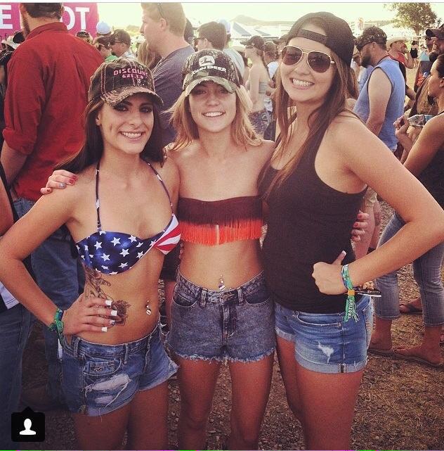 alexisbell14's tweet photo. Throwback with the best bitches ❤️❤️❤️ #ct2014 http://t.co/lG2eR3Zr1b