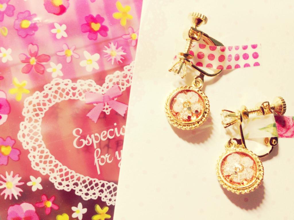 hidamariga's tweet photo. la princesse@(@chie_0729 )さんから素敵便が届きました💕
赤いお花が可愛いイヤリング
包装まで女の子らしさでいっぱいでとっても素敵なんです😍
交換してくださってありがとうございました！大切にします💕 http://t.co/9fhce5bwel