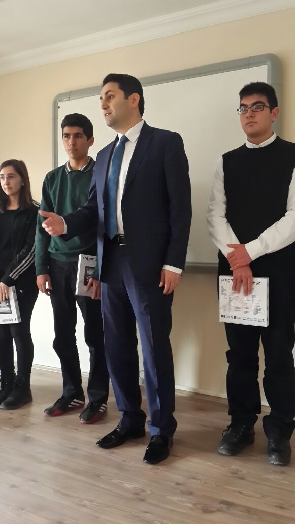 EyupEroglu60's tweet photo. Mesaimize İMKB Sosyal Bilimler Lisesi'nde öğrencilerimizle birlikte başladık. http://t.co/RipFLHBbZz