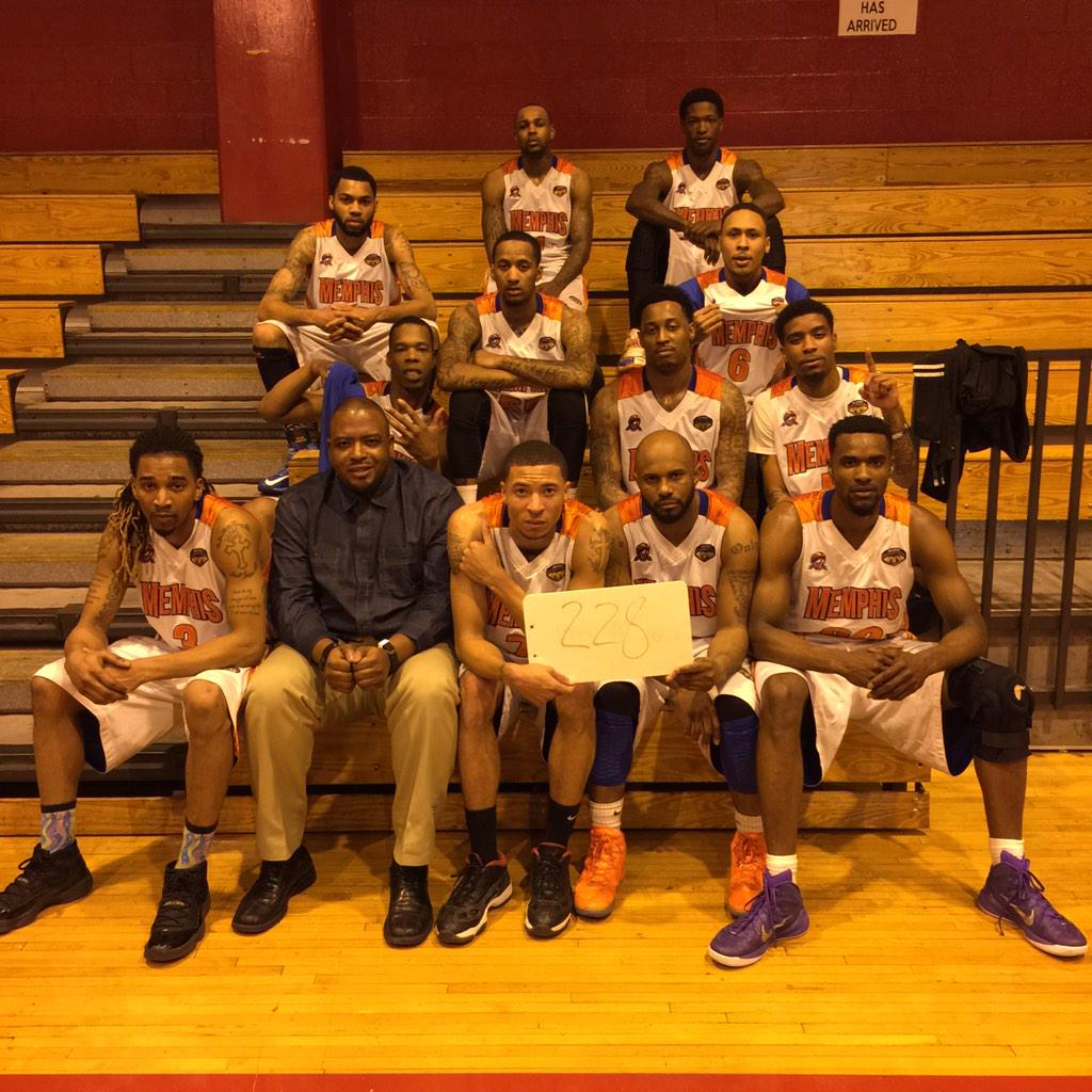 901HoopClips's tweet photo. So the @MemphisLionsABA beat the Texarkana Panthers 228-92 Sunday night http://t.co/ZtWBTY4VGk