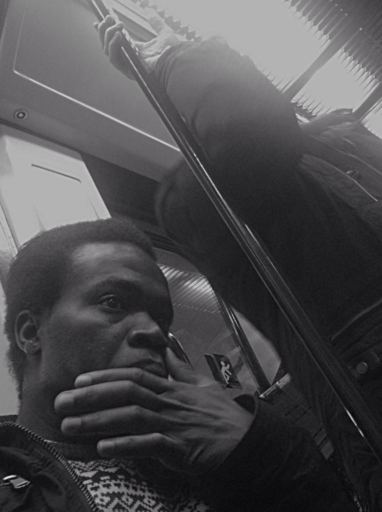 bobbocos's tweet photo. #retrato #linea1 #mertromadrid #fotografia #portrait #photography #gente #people #iphone4 http://t.co/4bremhPQe6