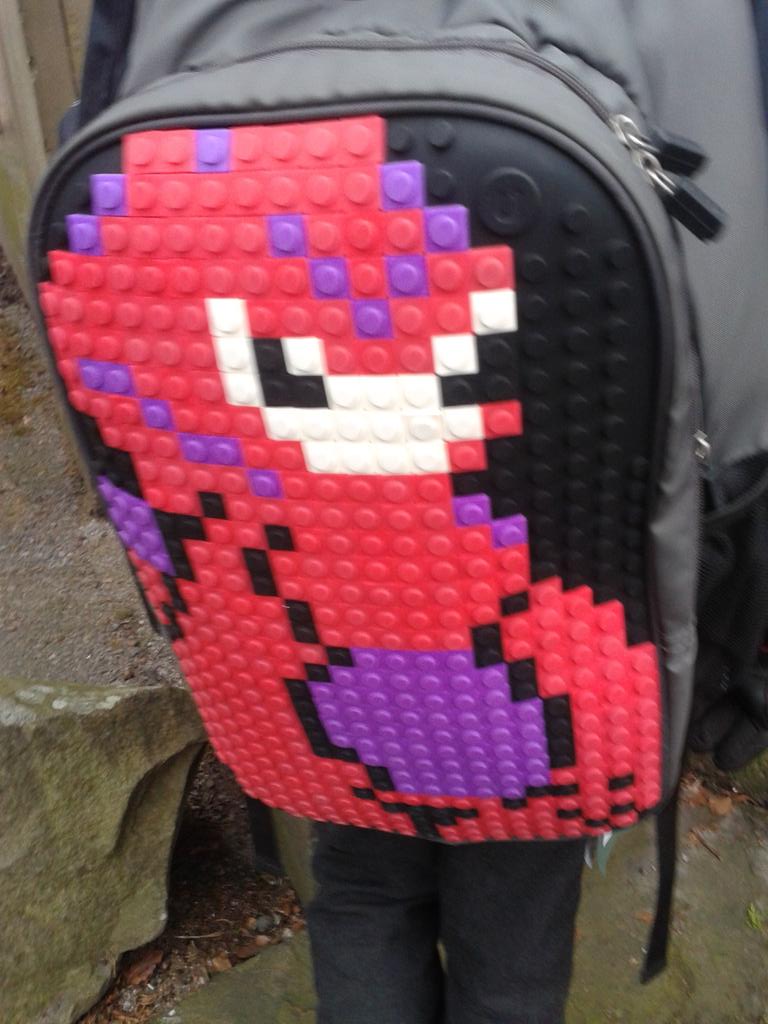 thepixelbar's tweet photo. Hello! I am #Baymax #pixelart #pixelbag  by @thepixelbar ... same bag new #BigHero6 character http://t.co/aidgnj9XZ2 http://t.co/cvtNJAMBv2