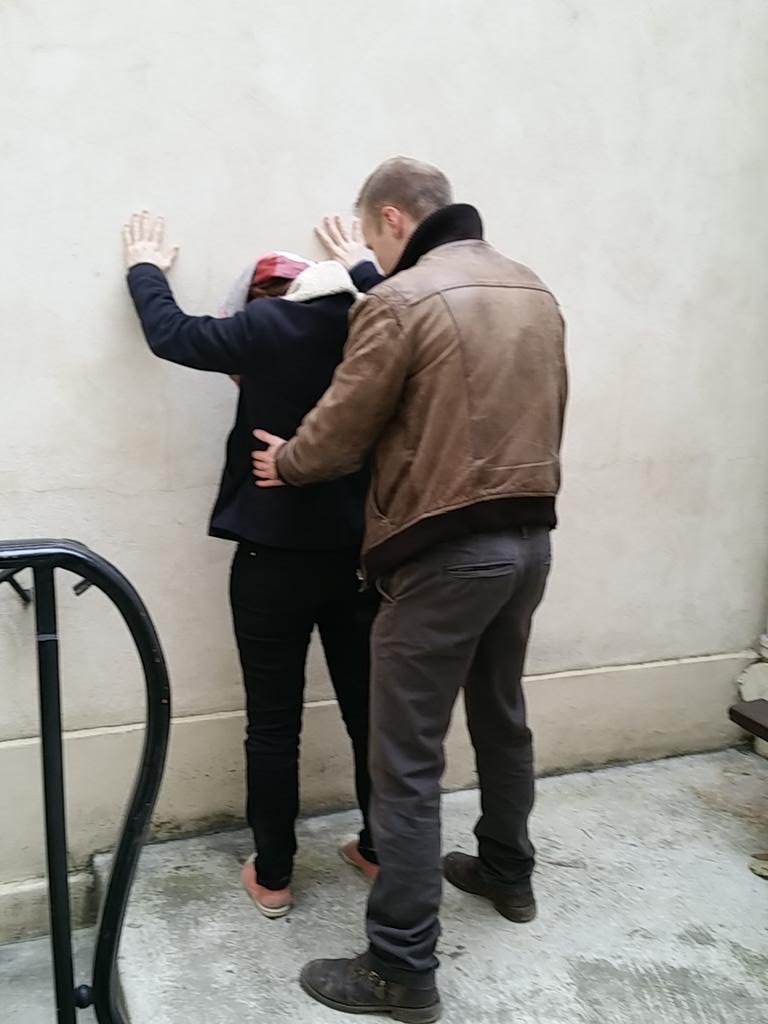 BigBrotherSg15's tweet photo. Première arrestation en marge de la #marchecitoyenne @breizdur http://t.co/Mqb9oe17pi