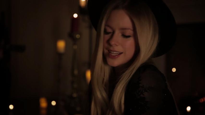 AvLavigne_FR's tweet photo. Let's trend !!! #GiveYouWhatYouLike #GYWYLMusicVideoTODAY #GYWYL #GYWYLWeek http://t.co/3csFJi5Nps