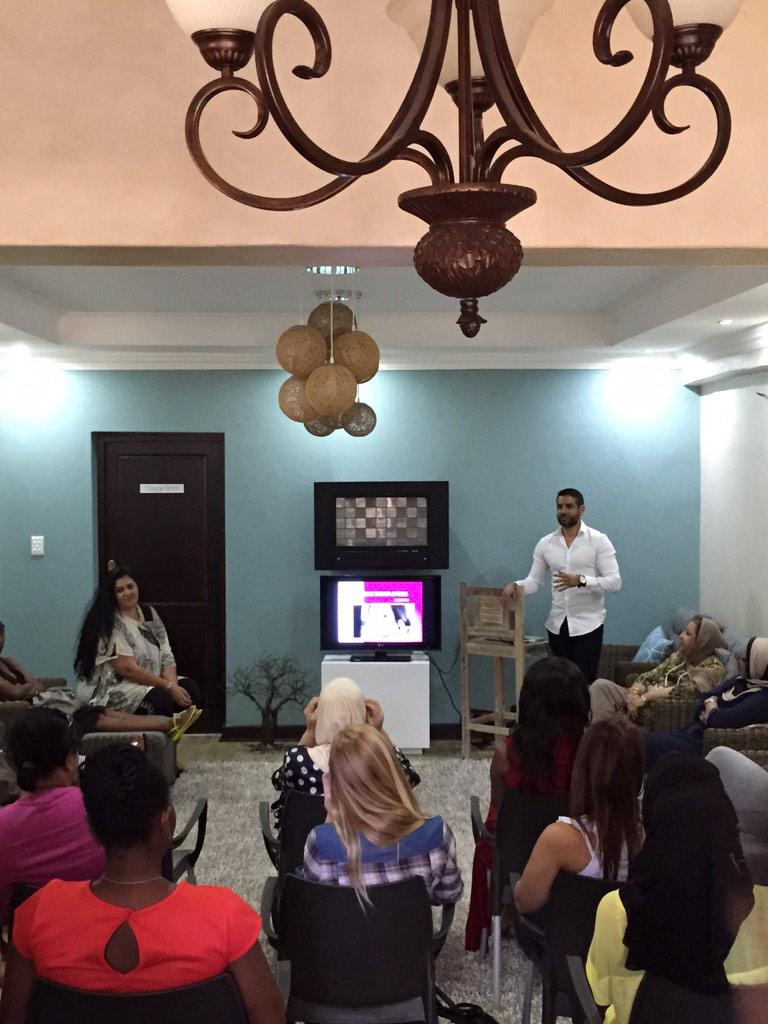 Red_Lifestyle's tweet photo. Abdulla from @CelltoneSA giving some tips & info on the #CelltoneSA products at their workshop with @LivingLovingMag http://t.co/m3AjTfoFq8