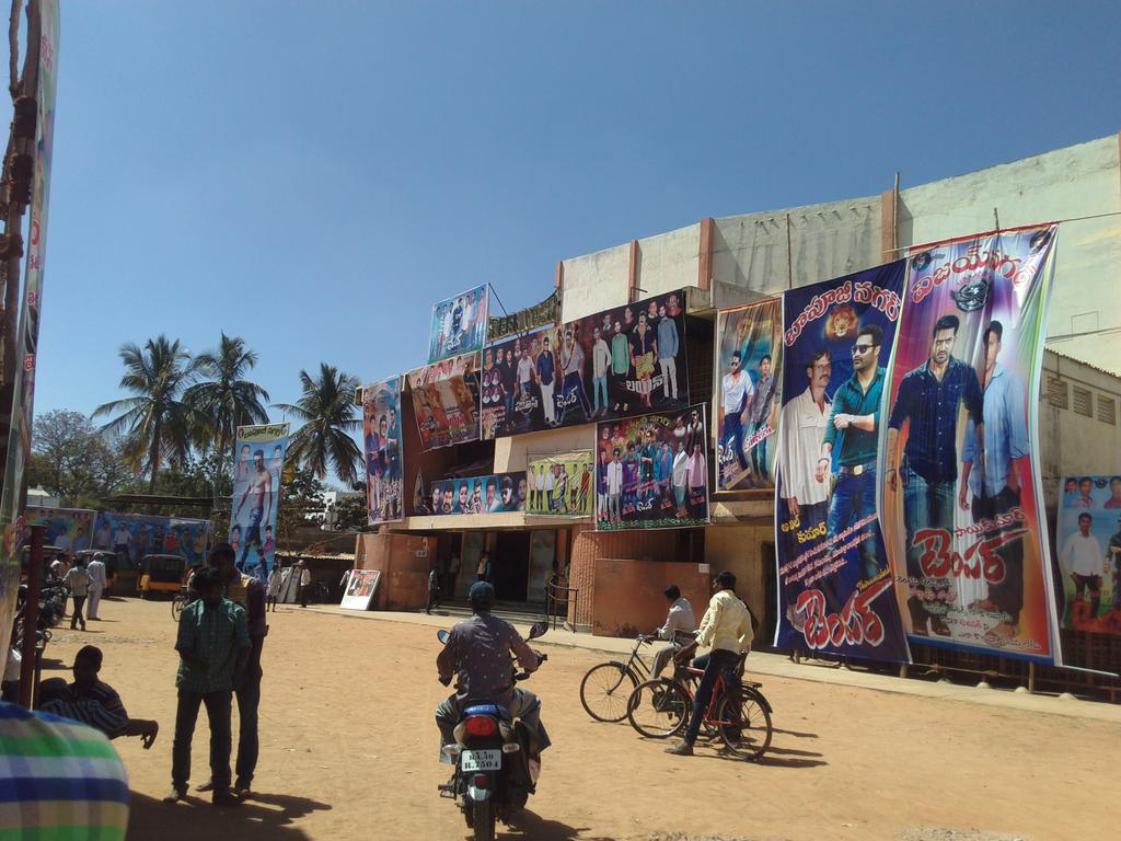 ShoiabAhamed's tweet photo. #Temper  Dandayatra preparation in #Hindupur @purijagan @TEMPERDAYA9999 http://t.co/qnWhXRw4Oh